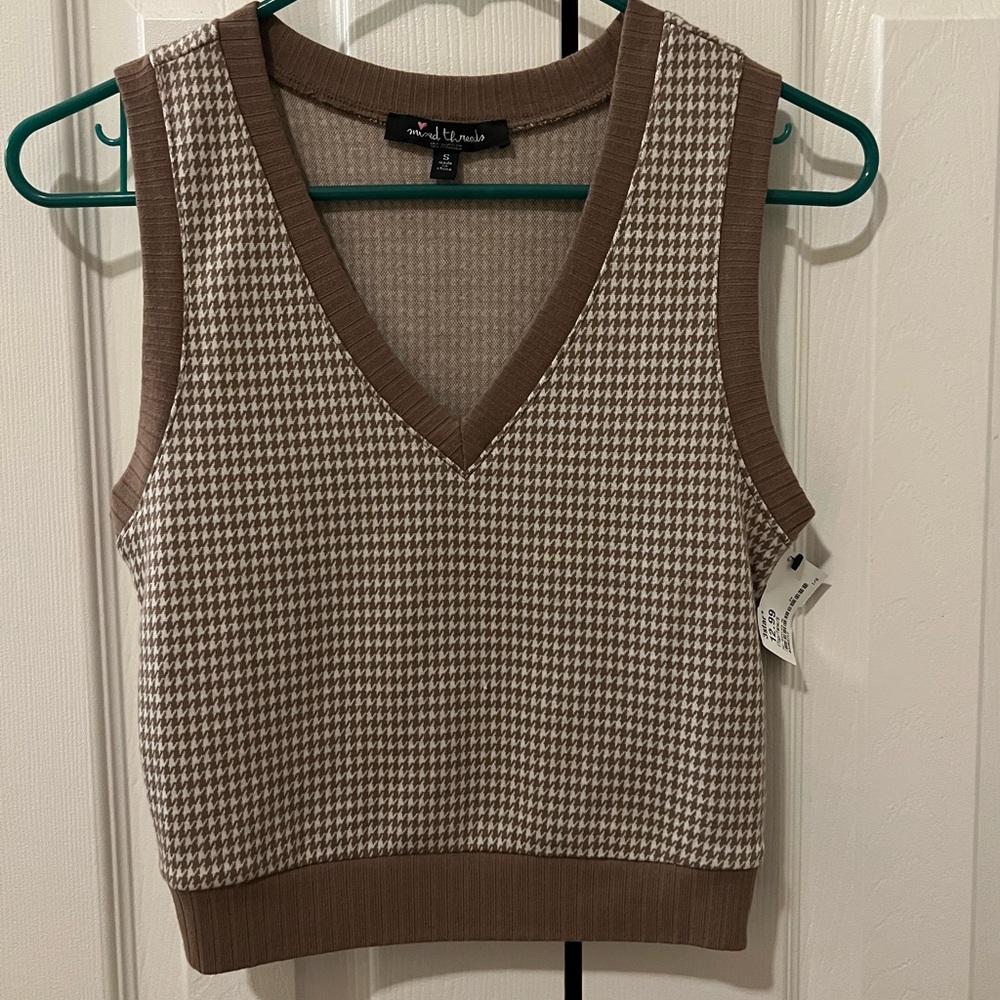 Brown cropped sweater vest